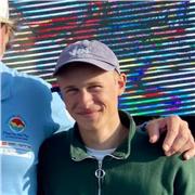 Aktiver Schüler an gymnasialer Oberstufe, mit besonderen Kenntnissen in allen Haupt- und Nebenfächern